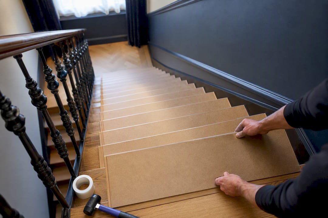 Hardboard beschermt individuele traptreden