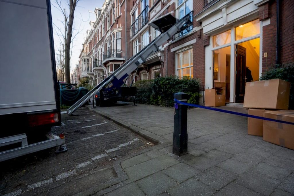 Gereserveerde parkeerplek voor verhuislift in Den Haag